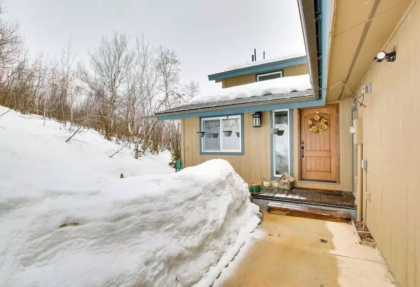 Cozy Mountain Home On 10 Acres W/ Fire Pit + Games