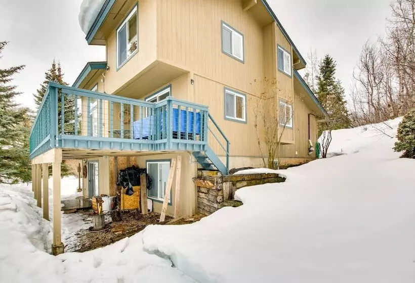 Cozy Mountain Home On 10 Acres W/ Fire Pit + Games