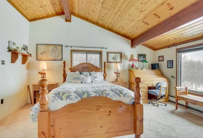 Cozy Mountain Home On 10 Acres W/ Fire Pit + Games