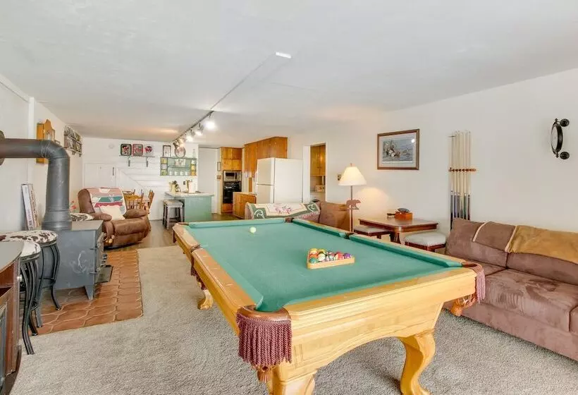 Cozy Mountain Home On 10 Acres W/ Fire Pit + Games