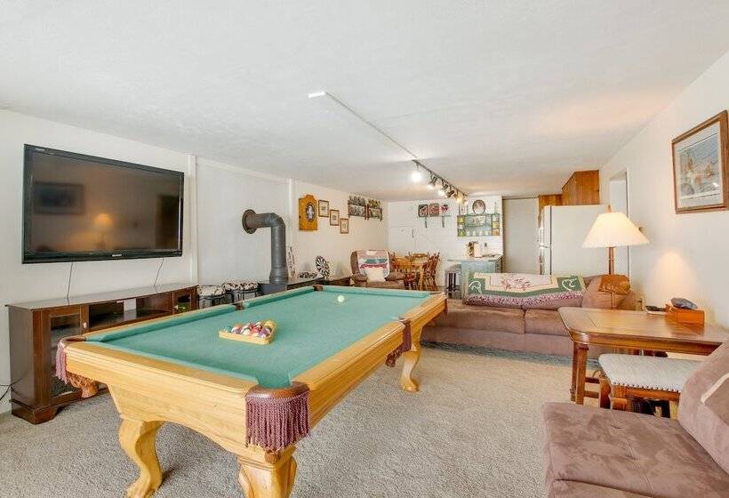 Cozy Mountain Home On 10 Acres W/ Fire Pit + Games