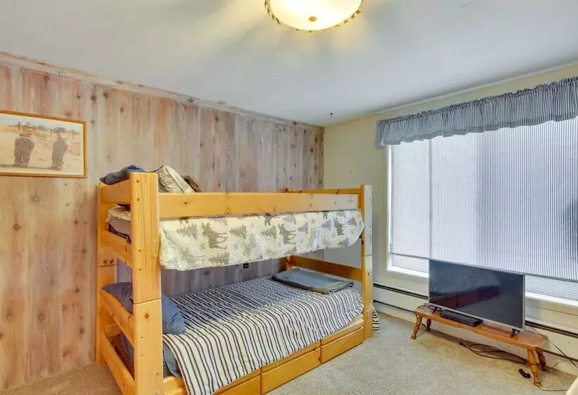 Cozy Mountain Home On 10 Acres W/ Fire Pit + Games