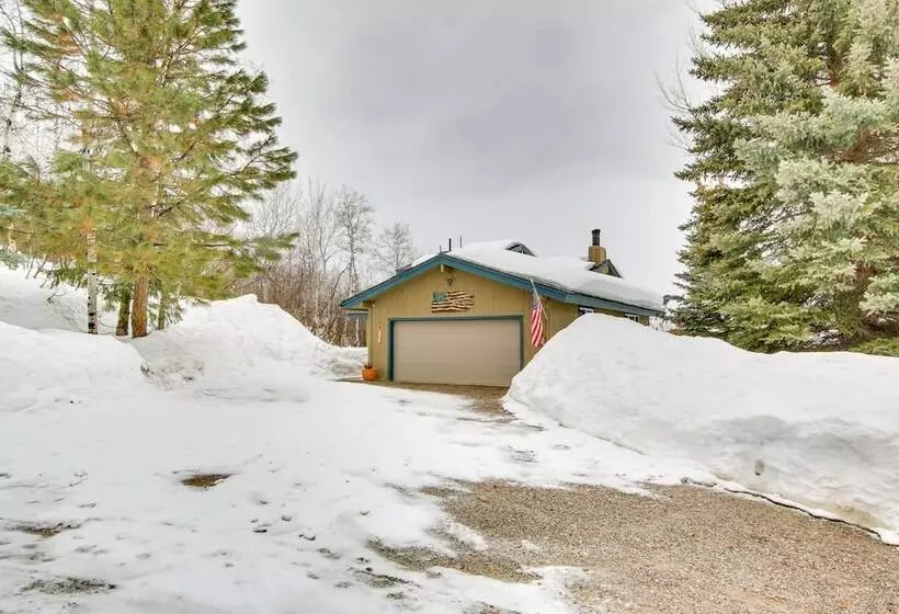 Cozy Mountain Home On 10 Acres W/ Fire Pit + Games