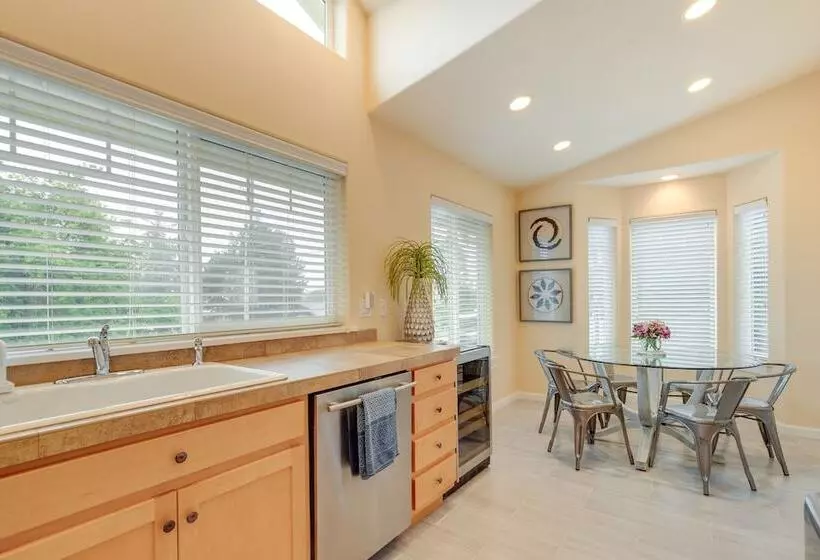 Cozy Waldport Vacation Rental: Steps From The Bay!