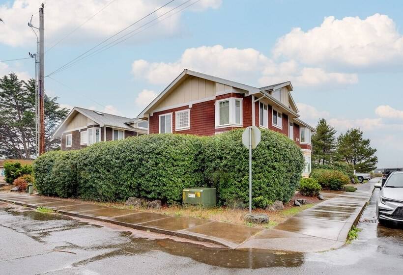 Cozy Waldport Vacation Rental: Steps From The Bay!