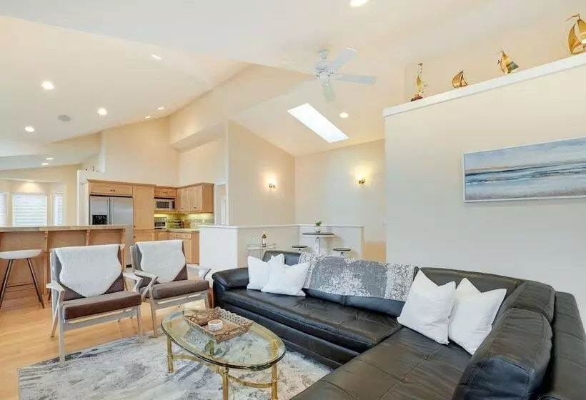 Cozy Waldport Vacation Rental: Steps From The Bay!