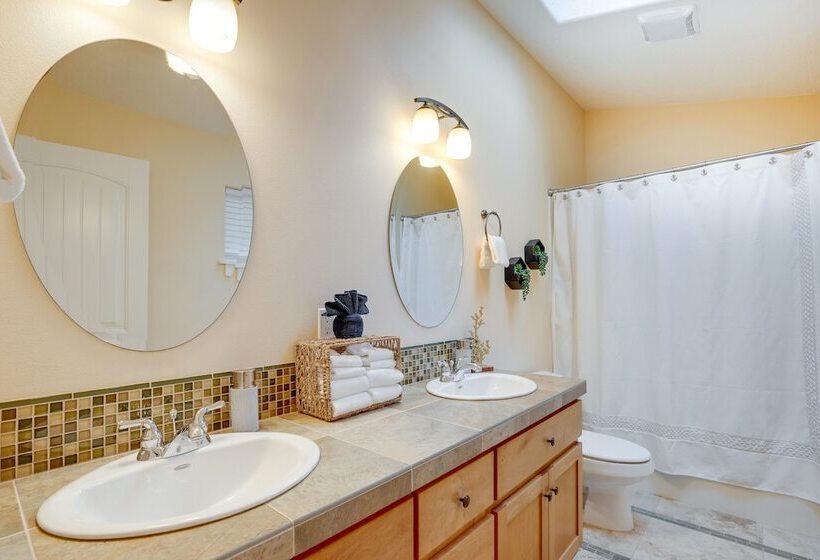 Cozy Waldport Vacation Rental: Steps From The Bay!