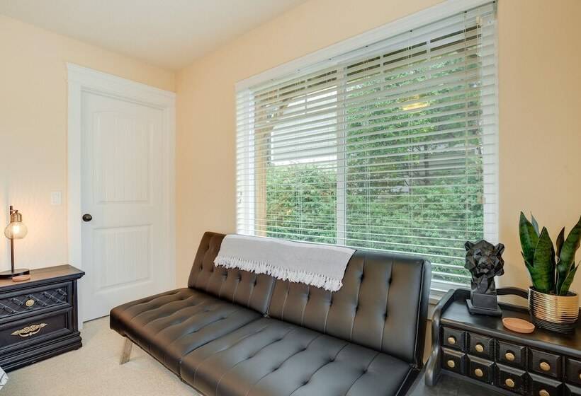 Cozy Waldport Vacation Rental: Steps From The Bay!