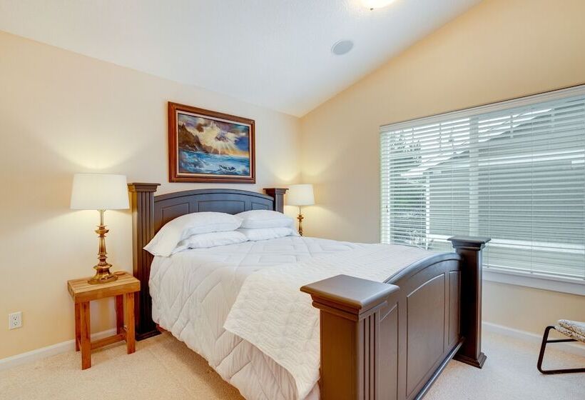 Cozy Waldport Vacation Rental: Steps From The Bay!