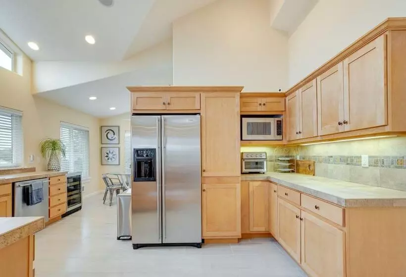 Cozy Waldport Vacation Rental: Steps From The Bay!