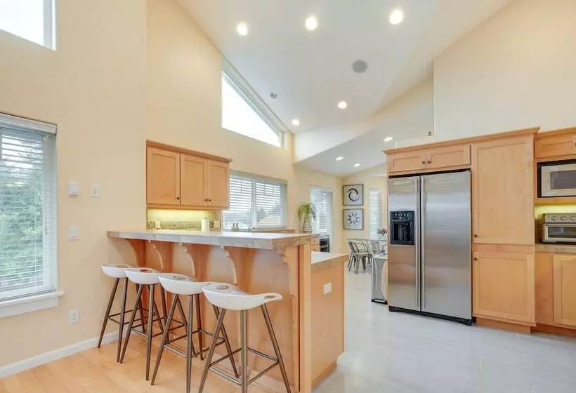 Cozy Waldport Vacation Rental: Steps From The Bay!