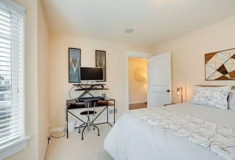 Cozy Waldport Vacation Rental: Steps From The Bay!