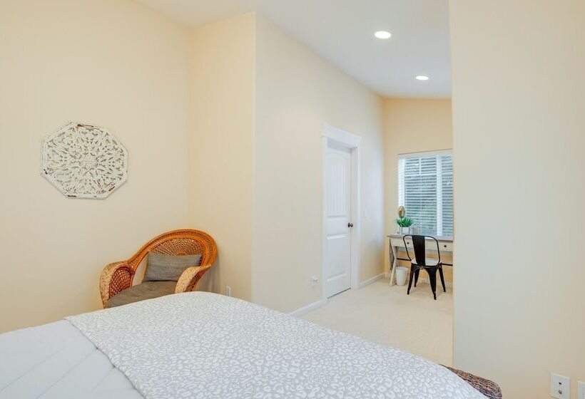 Cozy Waldport Vacation Rental: Steps From The Bay!