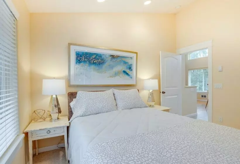 Cozy Waldport Vacation Rental: Steps From The Bay!