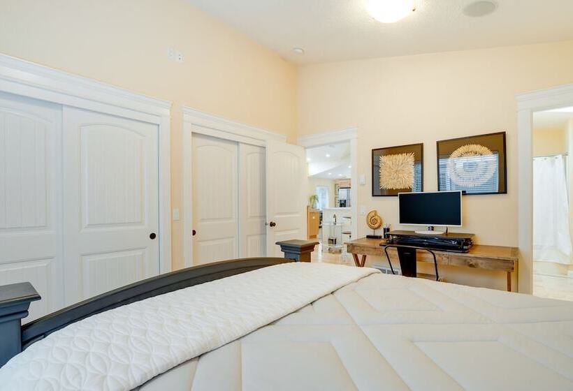 Cozy Waldport Vacation Rental: Steps From The Bay!