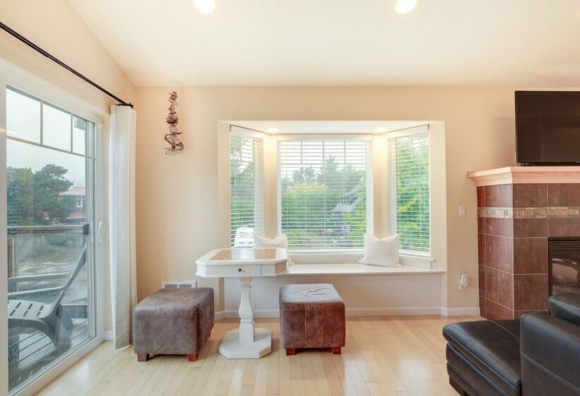 Cozy Waldport Vacation Rental: Steps From The Bay!