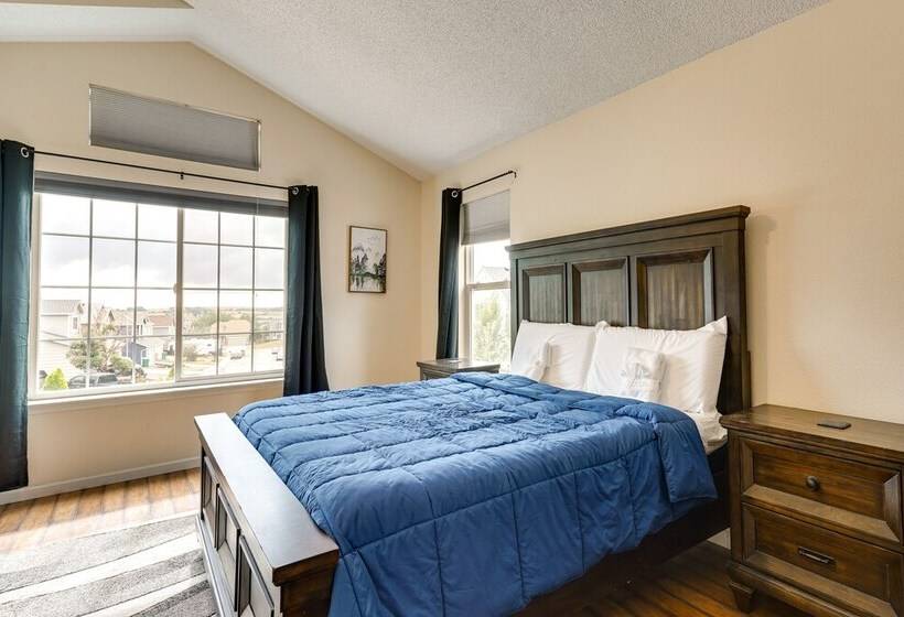 Fountain Retreat W/ Private Hot Tub & Fire Pit