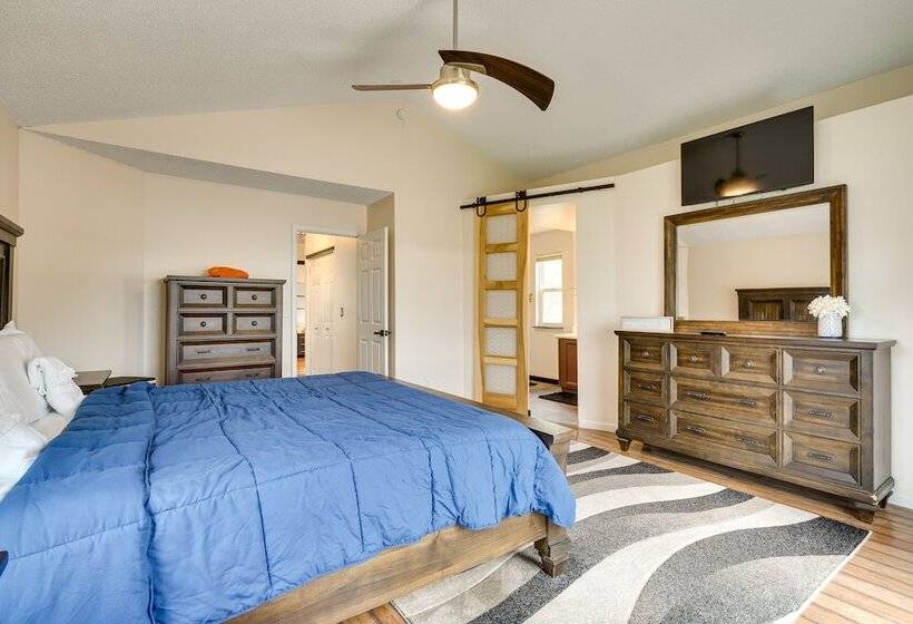 Fountain Retreat W/ Private Hot Tub & Fire Pit