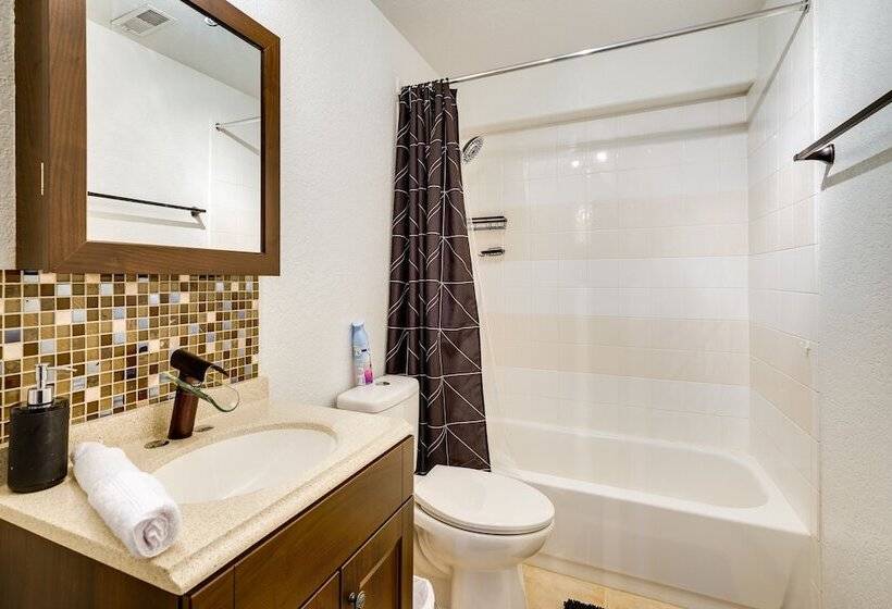 Fountain Retreat W/ Private Hot Tub & Fire Pit