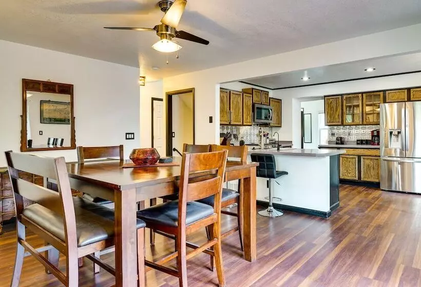 Fountain Retreat W/ Private Hot Tub & Fire Pit