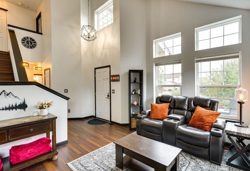 Fountain Retreat W/ Private Hot Tub & Fire Pit