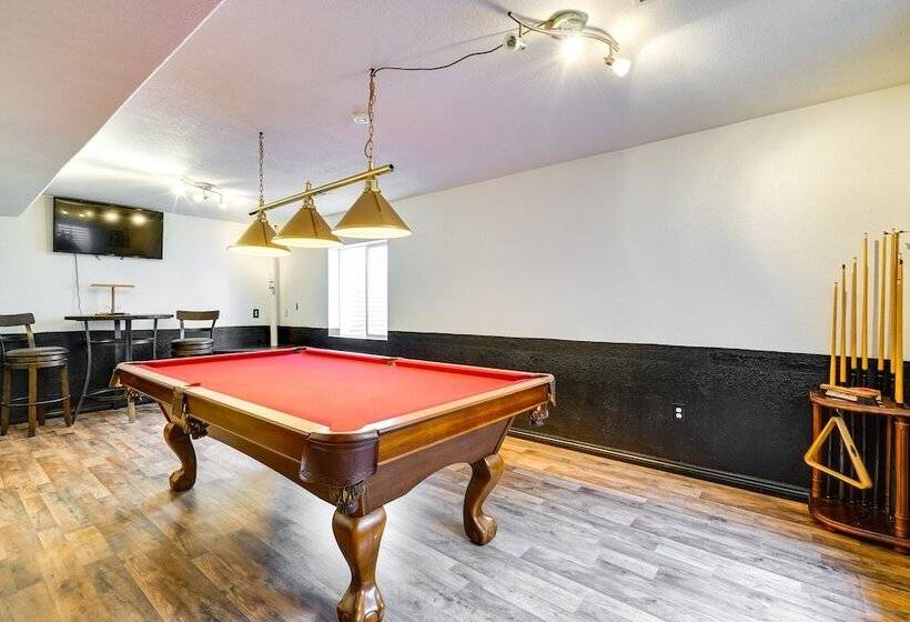 Fountain Retreat W/ Private Hot Tub & Fire Pit