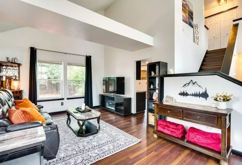 Fountain Retreat W/ Private Hot Tub & Fire Pit