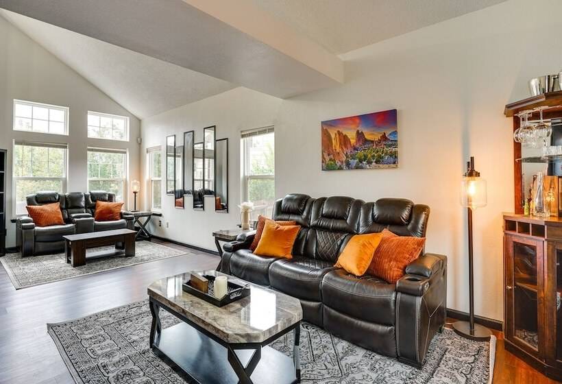 Fountain Retreat W/ Private Hot Tub & Fire Pit