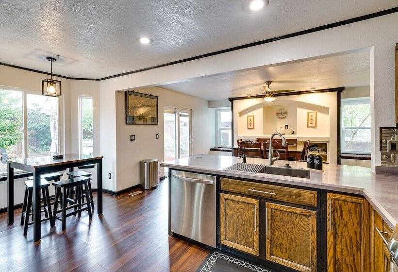 Fountain Retreat W/ Private Hot Tub & Fire Pit