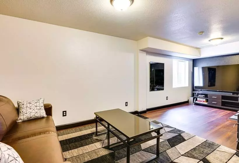 Fountain Retreat W/ Private Hot Tub & Fire Pit