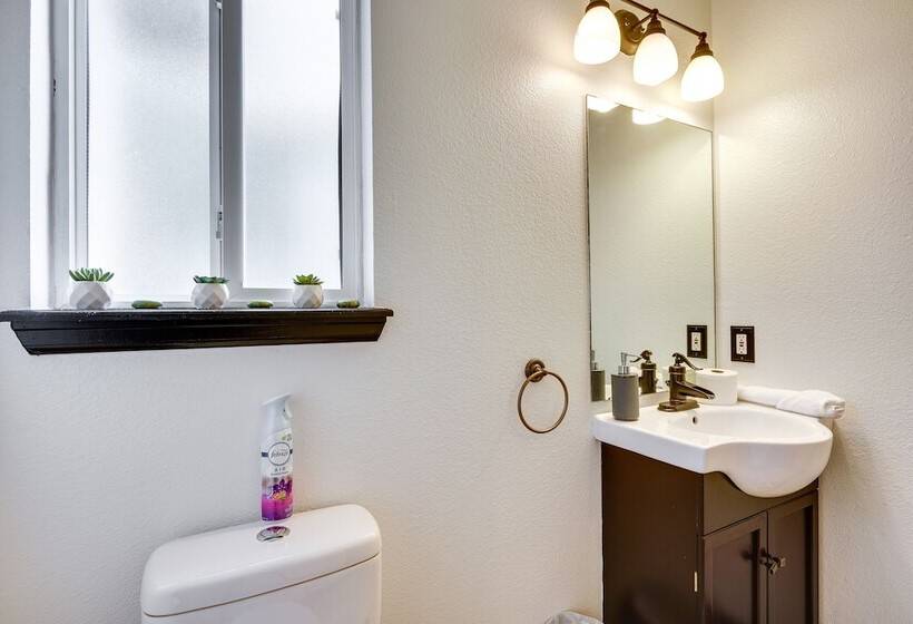 Fountain Retreat W/ Private Hot Tub & Fire Pit