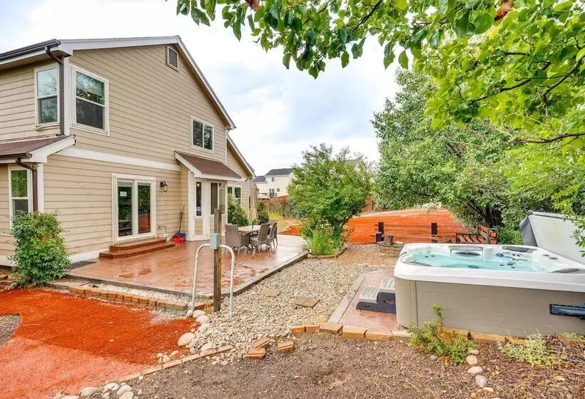Fountain Retreat W/ Private Hot Tub & Fire Pit