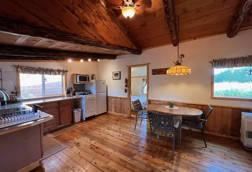 Green Timbers Lodge Redwood Cabin