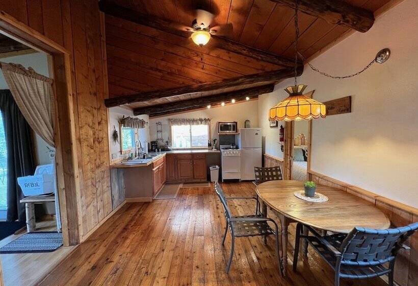 Green Timbers Lodge Redwood Cabin