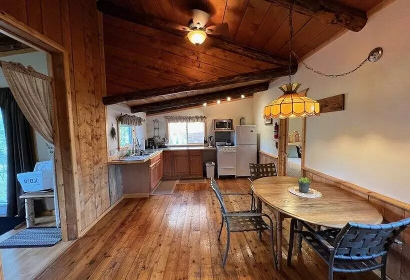 Green Timbers Lodge Redwood Cabin