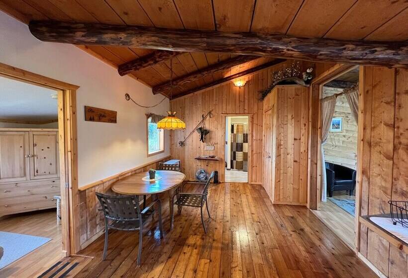 Green Timbers Lodge Redwood Cabin