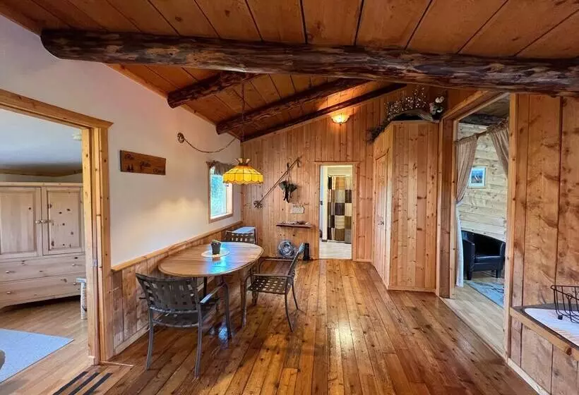 Green Timbers Lodge Redwood Cabin