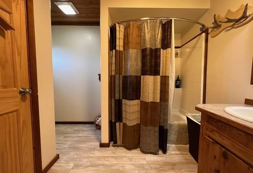 Green Timbers Lodge Redwood Cabin