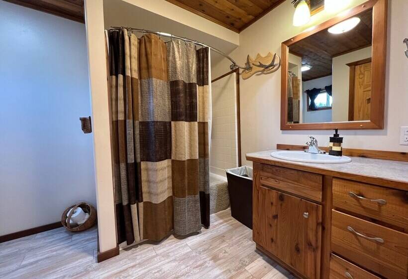 Green Timbers Lodge Redwood Cabin