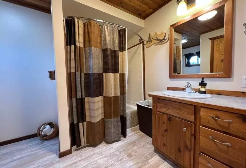 Green Timbers Lodge Redwood Cabin