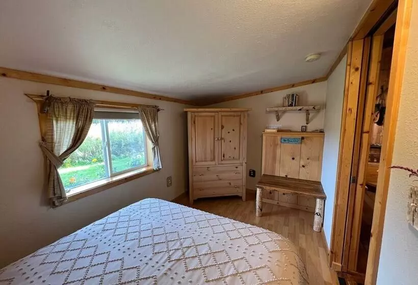 Green Timbers Lodge Redwood Cabin