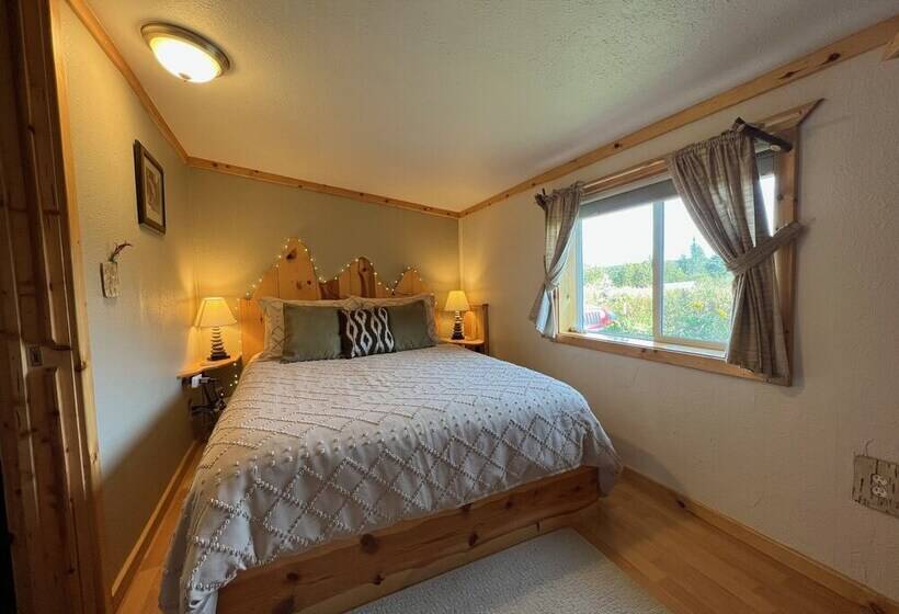 Green Timbers Lodge Redwood Cabin