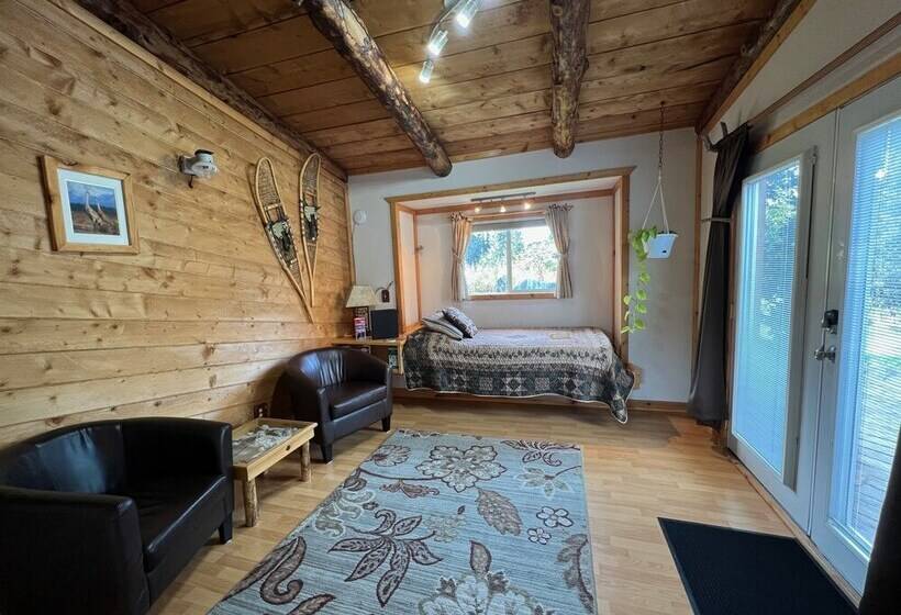 Green Timbers Lodge Redwood Cabin