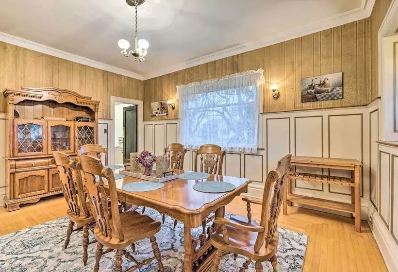 Historic Cadillac Home: Walk To Lake & Downtown!