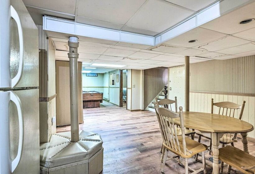 Historic Cadillac Home: Walk To Lake & Downtown!