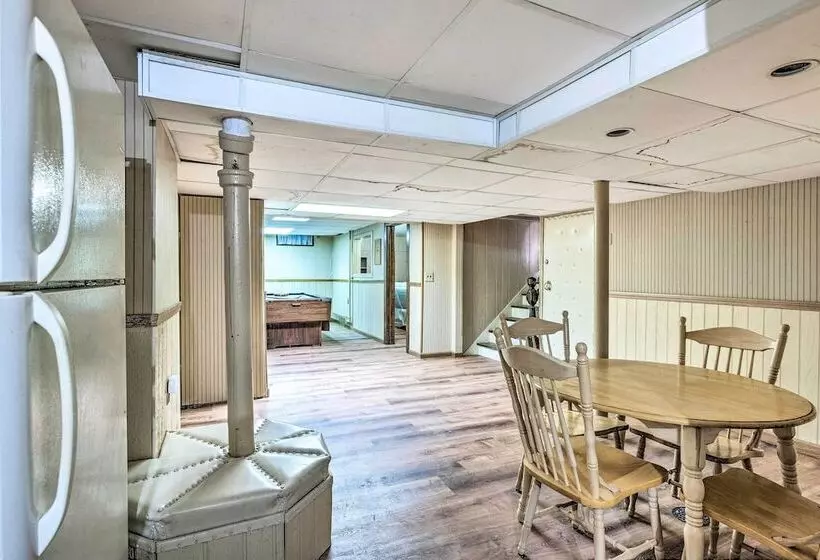 Historic Cadillac Home: Walk To Lake & Downtown!