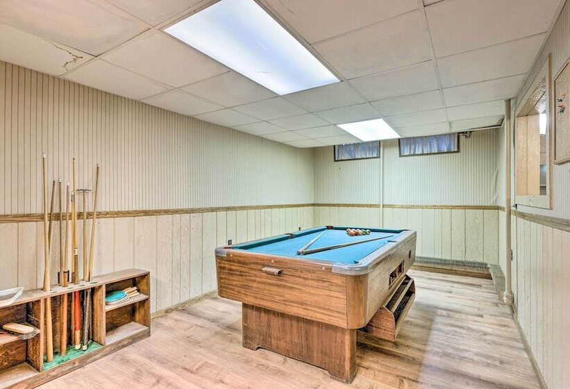 Historic Cadillac Home: Walk To Lake & Downtown!