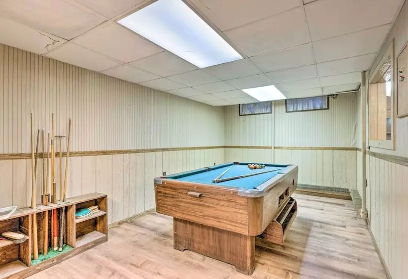 Historic Cadillac Home: Walk To Lake & Downtown!