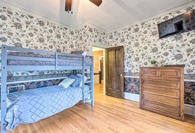 Historic Cadillac Home: Walk To Lake & Downtown!