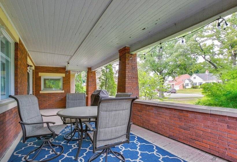 Historic Cadillac Home: Walk To Lake & Downtown!